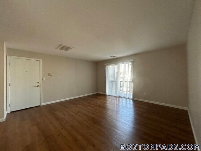 Foto del edificio - 715 N Main St