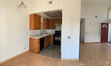 Building Photo - 543 Springbrook N