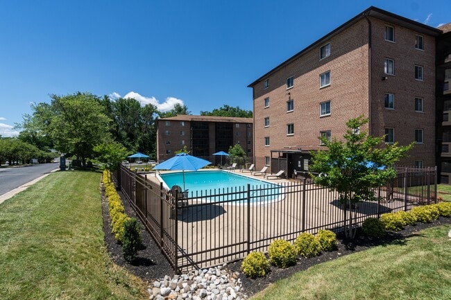 Building Photo - The Colony Apartments