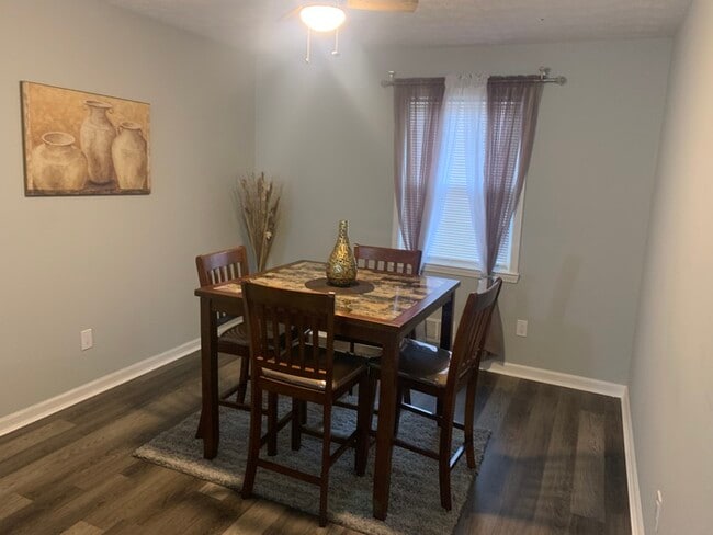 Foto del edificio - Great Property, Renovated, VERY SPACIOUS !