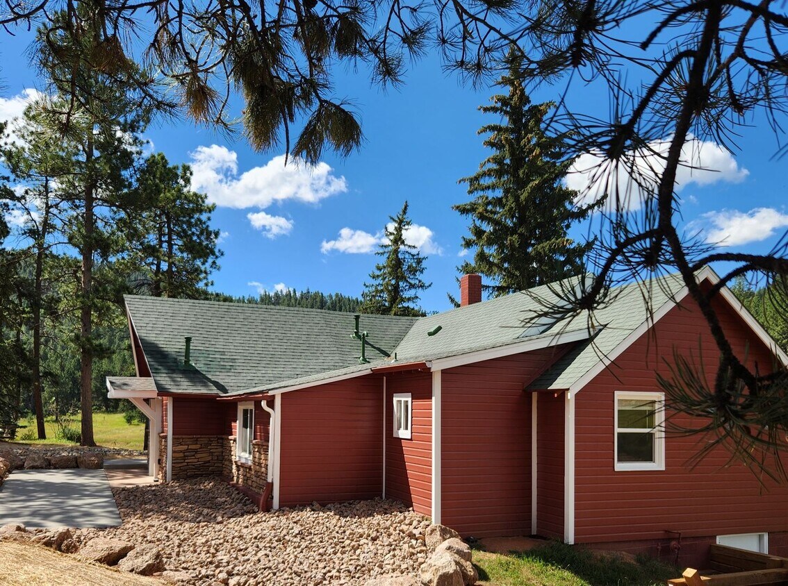 Foto principal - 4 BEDROOM, 3 BATH ON A FABULOUS RANCH IN W...