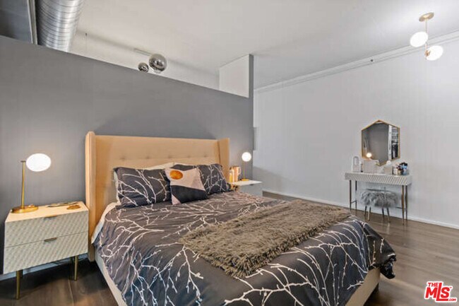 Foto del edificio - 1111 S Grand Ave