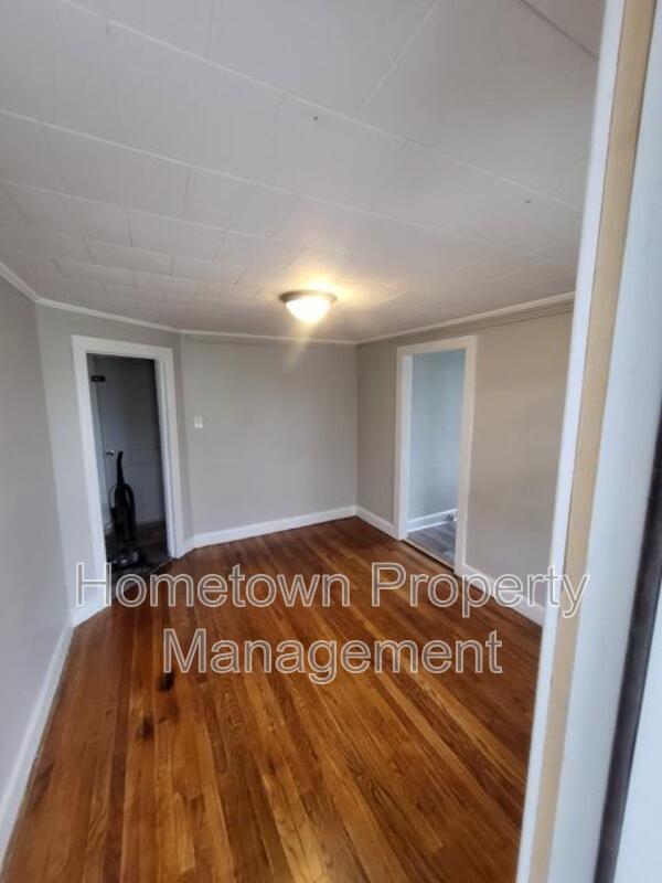 Foto principal - 342 W 2nd St