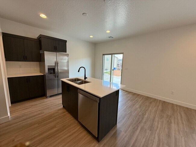 Foto del edificio - Brand New Townhome