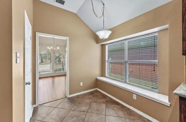 Building Photo - 21 Palm Desert Dr