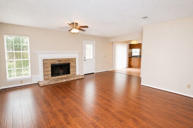 Foto del edificio - 3331 Oak Branch Ln