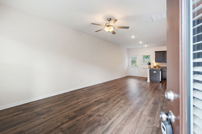 Building Photo - 8104 Logan Dr
