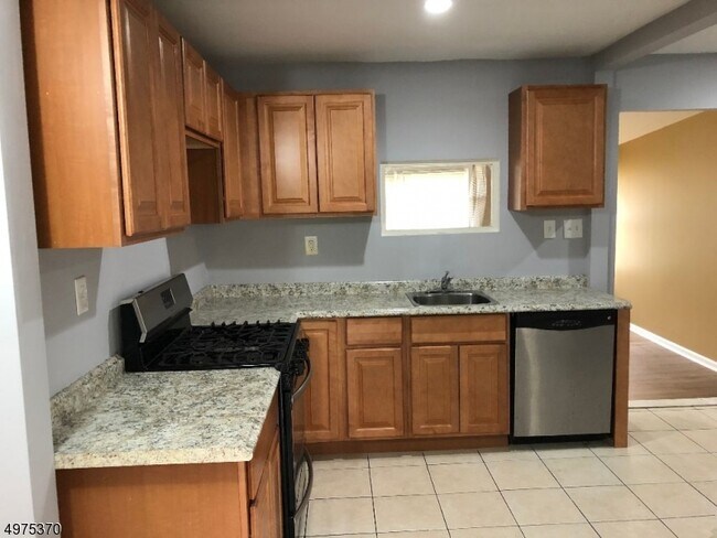 Building Photo - 1371 Pompton Ave