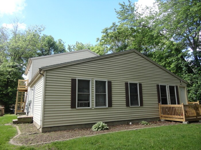 Primary Photo - 109 E Cherry St
