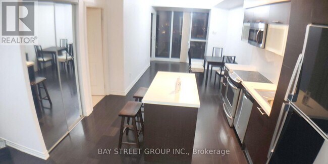 Photo du bâtiment - 386-3386 Yonge St