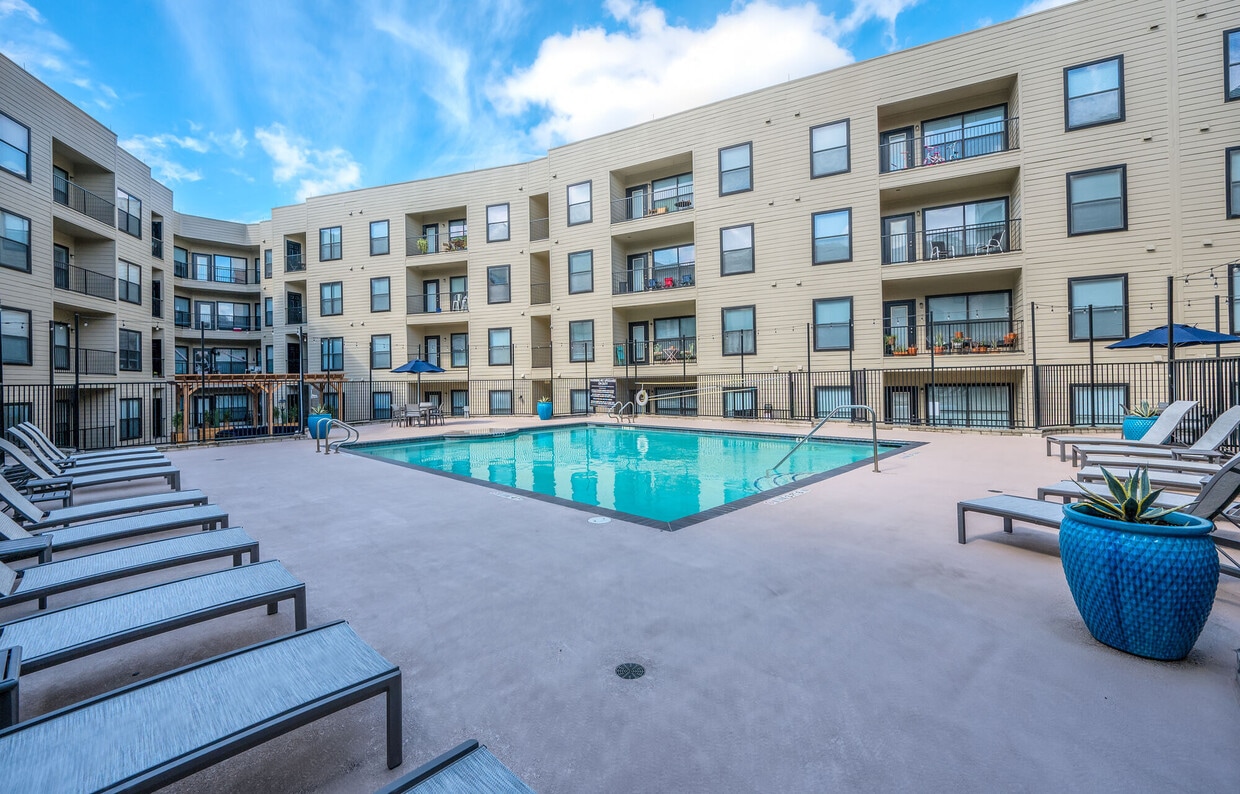 Canal Street Flats Apartments in Houston, TX