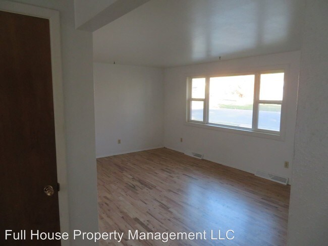 Building Photo - 3 br, 2 bath House - 415 Columbine Court