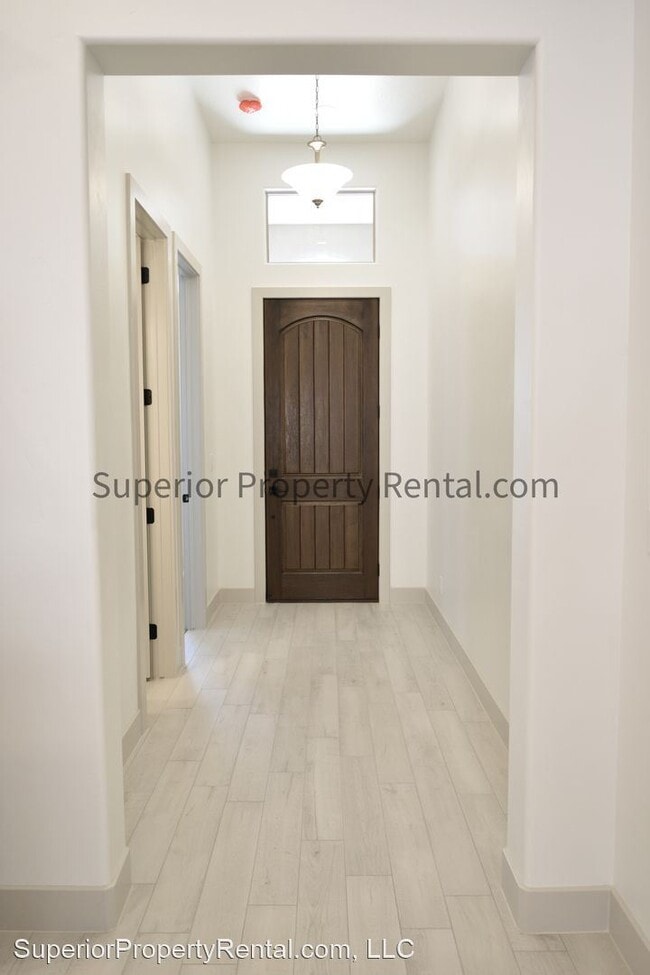 Building Photo - 3 br, 3 bath House - 392 W. Camino Borde