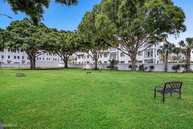 Building Photo - 5365 Harborside Dr