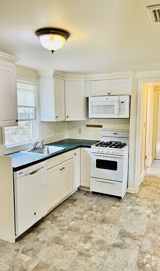 Building Photo - 6 Kensico Knoll Pl