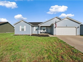 Building Photo - 485 Labrador Dr