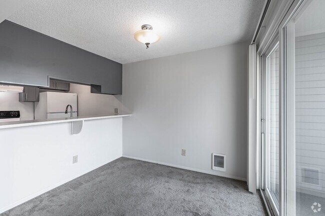 1 habitación, 1 baño, 720 pies cuadrados, comedor - Burien Crest Apartments- 1- & 2-Bedroom Ap...