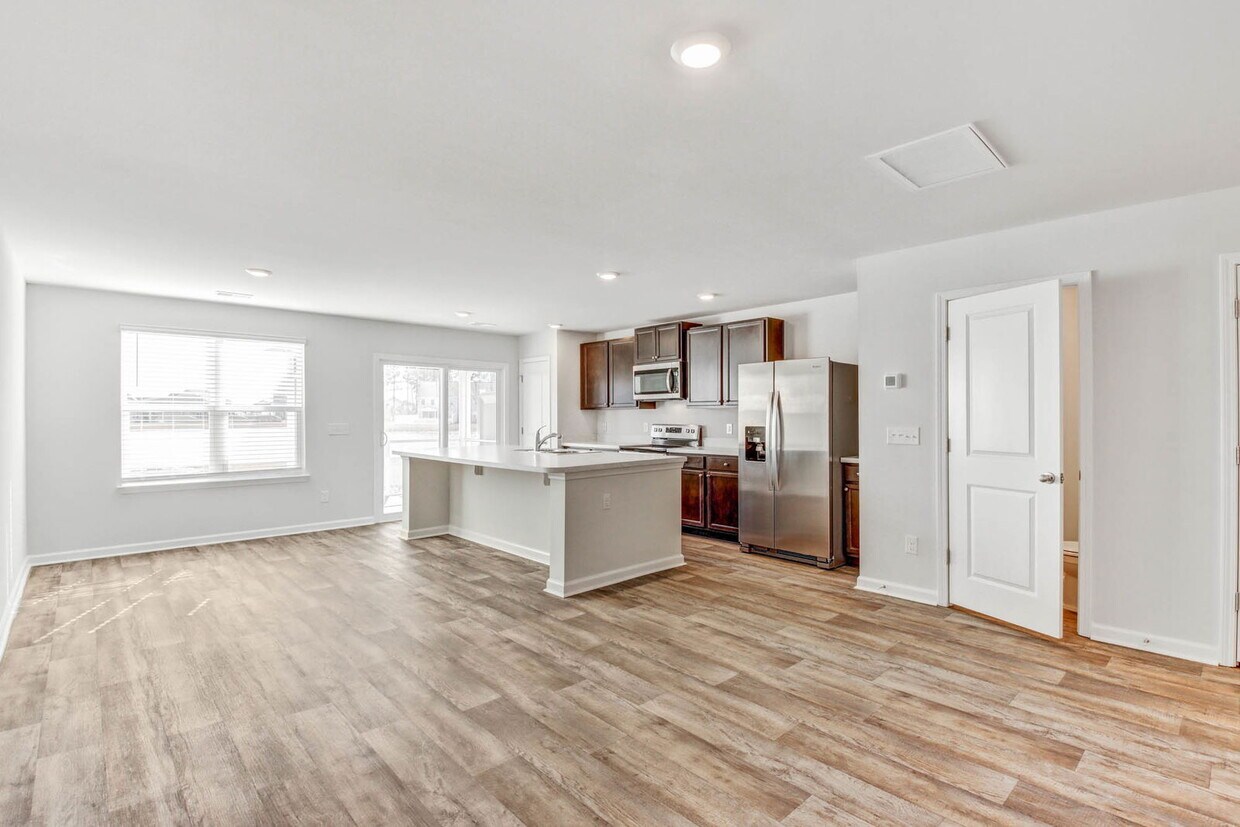 Primary Photo - 700 Hilchot Dr