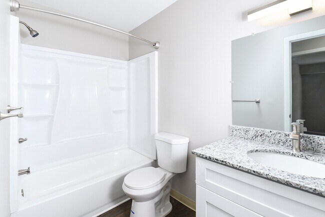 Baño - Apartments at Bel Air