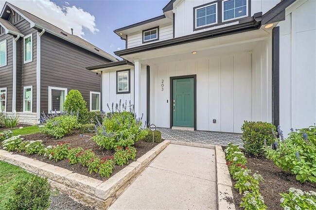 Building Photo - 203 Pinkerton Dr