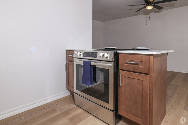 1BR, 1BA - 570 SF - Remodeled - Kitchen - Monterrey Apartments