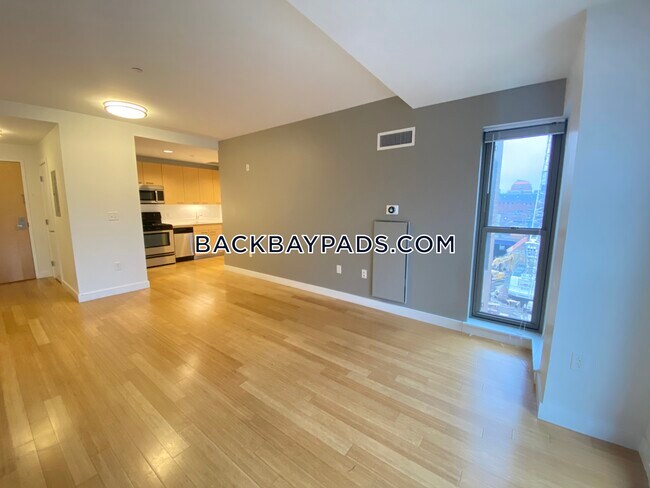 Building Photo - 1085 Boylston St