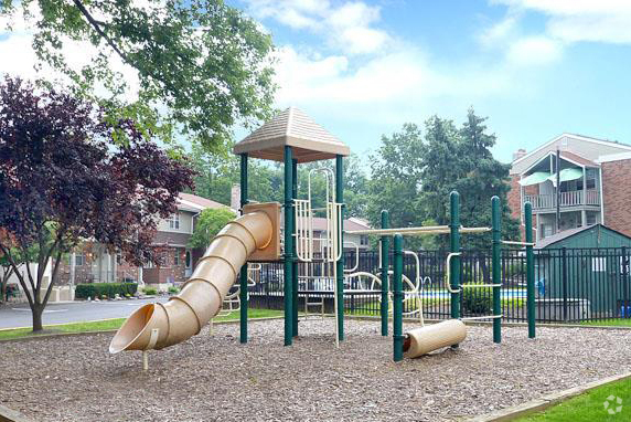 Juegos infantiles - Chalet Village Townhomes