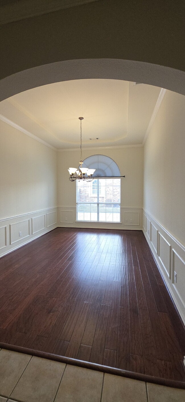 Building Photo - Recently remodeled 4 bedrooms, 3 bathrooms and move-in ready!