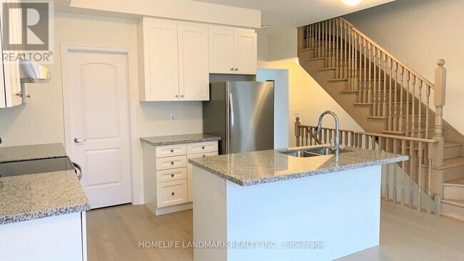 Building Photo - 99 William Shearn Cres