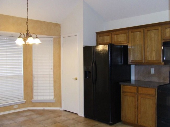 Building Photo - 131 Post Oak Dr