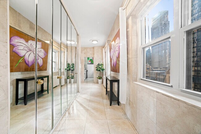 Building Photo - 58 W 58th St