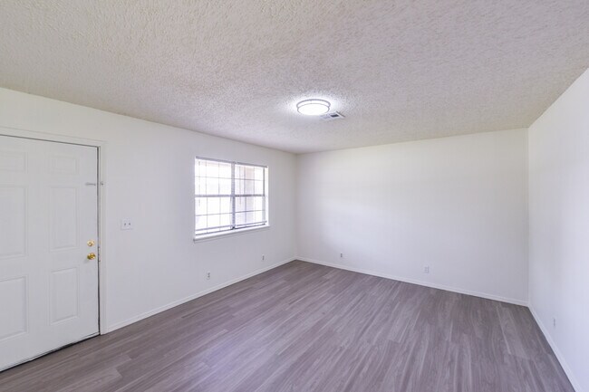 Foto del edificio - 512 Carson Rd