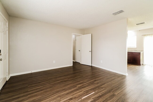 Foto del edificio - 7218 Wren Cir