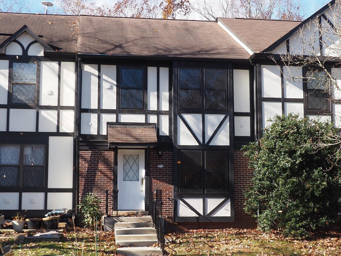 Primary Photo - 272 Chelmsford Ct