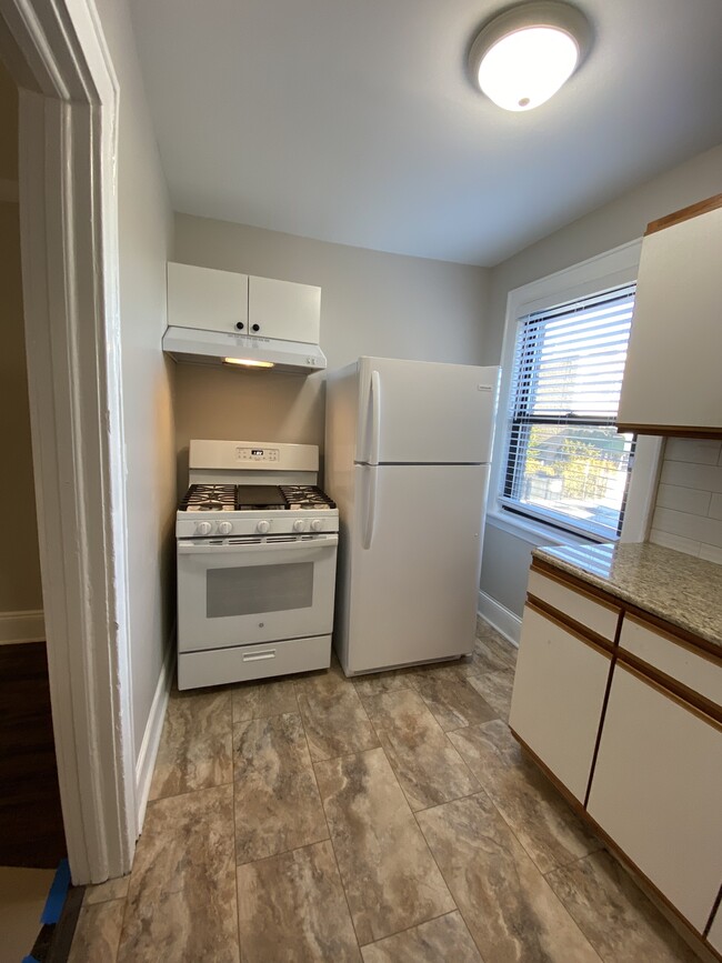 Kitchen - 661 Franklin Ave