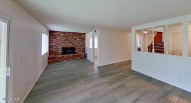 Foto del edificio - Welcome home! This spacious residence offers five bedrooms, three baths, and over 1,900 square feet