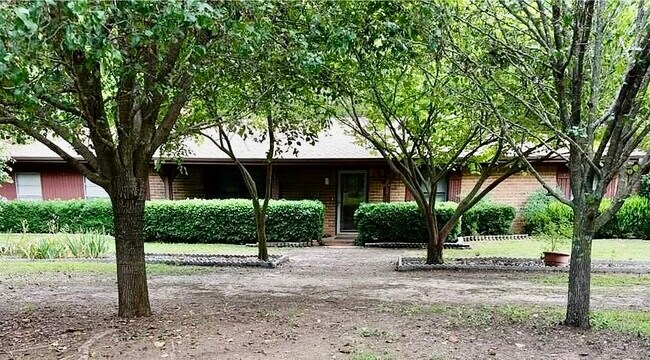 Foto del edificio - 495 County Road 2418