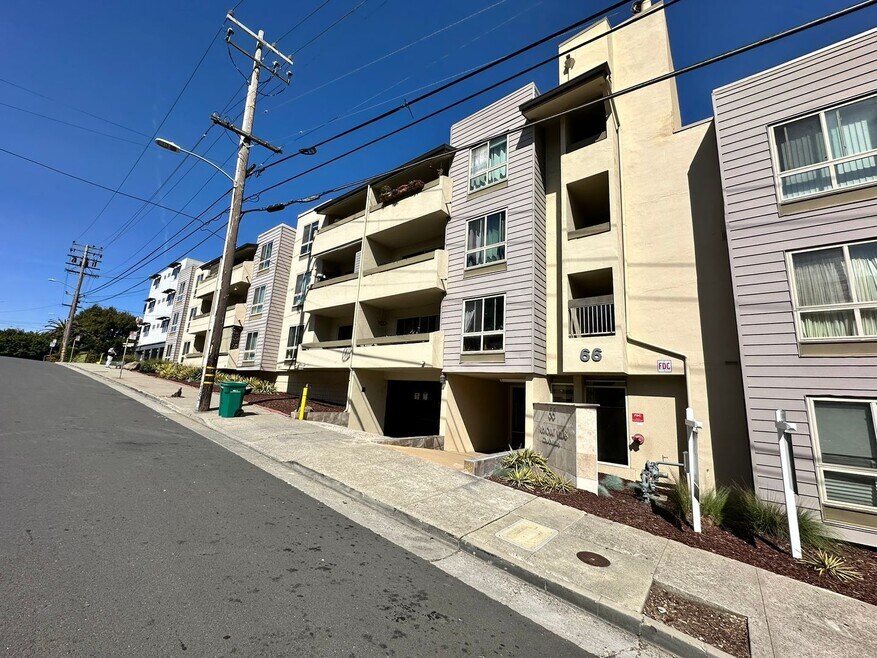 2B2B - Prime Westlake Location Spacious Corner-unit Condo