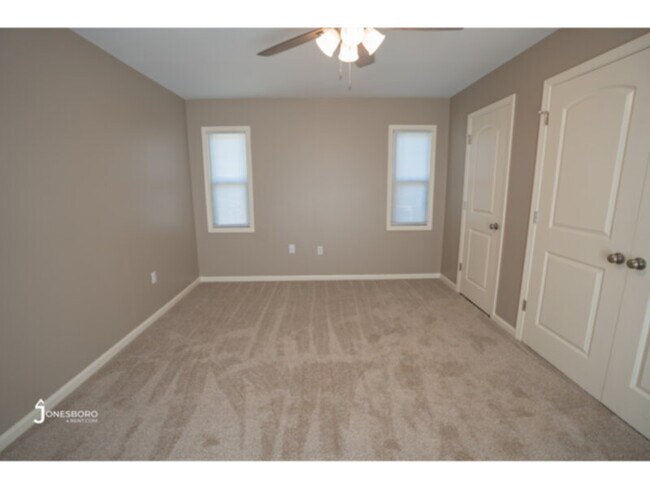 Foto del edificio - Lakeview Cove Apartments: NEWLY REMODELED