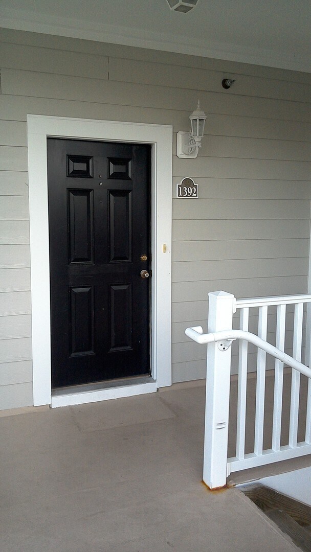 Foto del edificio - SPECIAL!  2 Bedroom/2 bath Condo - 1/2 half rent second month
