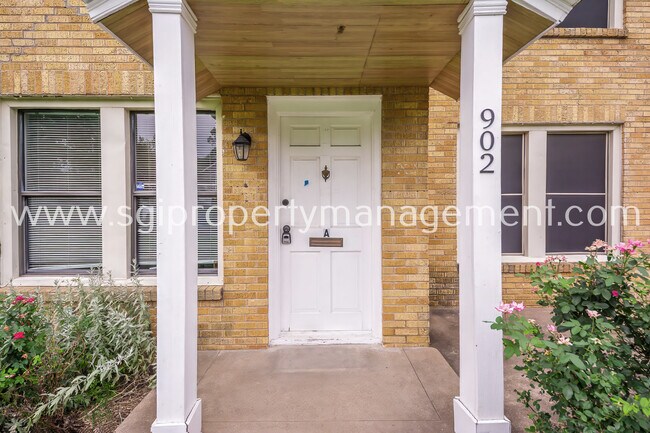 Building Photo - 902 S Oak Cliff Blvd