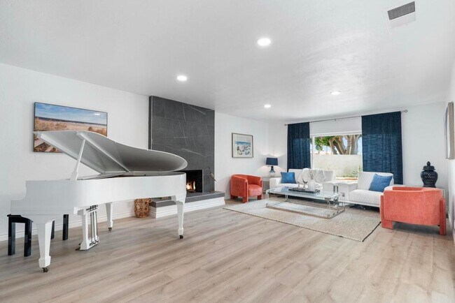 Foto del edificio - 16592 Grimaud Ln