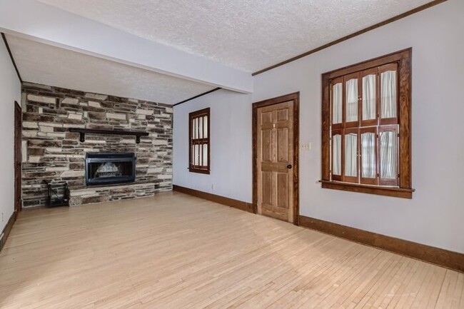 Building Photo - 416 S Olive St, Waconia, MN, 55387