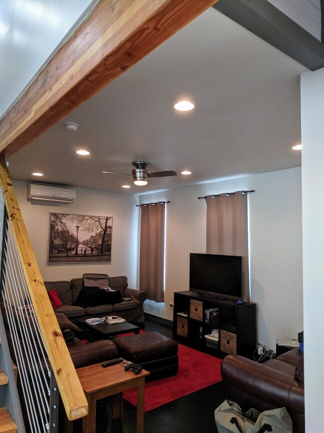 Foto del edificio - 302 N Parker Ave