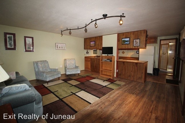 Building Photo - 1 br, 1 bath House - 19051 Glacier Hwy