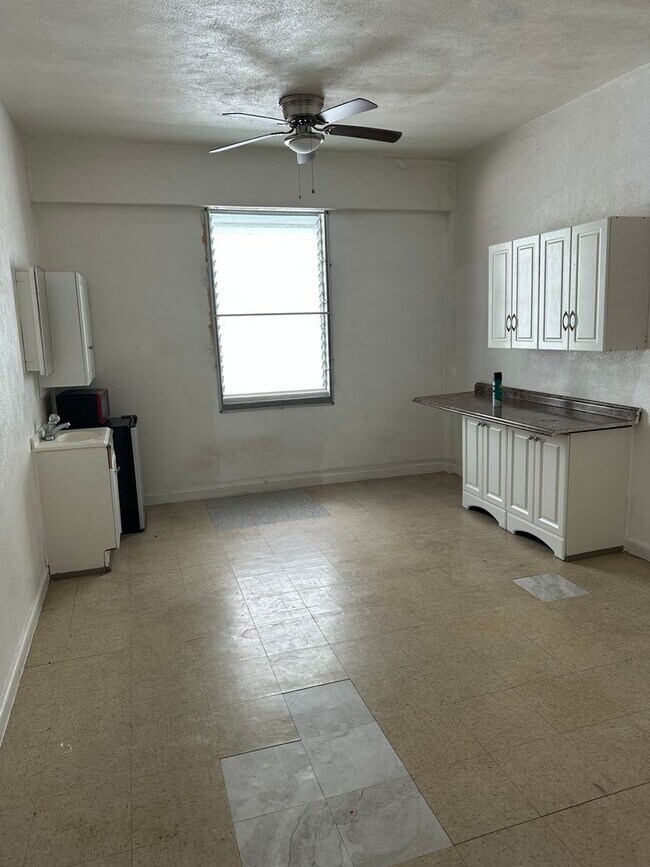 Building Photo - 3516 Waialae Ave