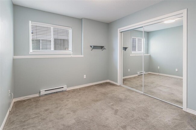 Building Photo - 4808 Fairbrook Crescent
