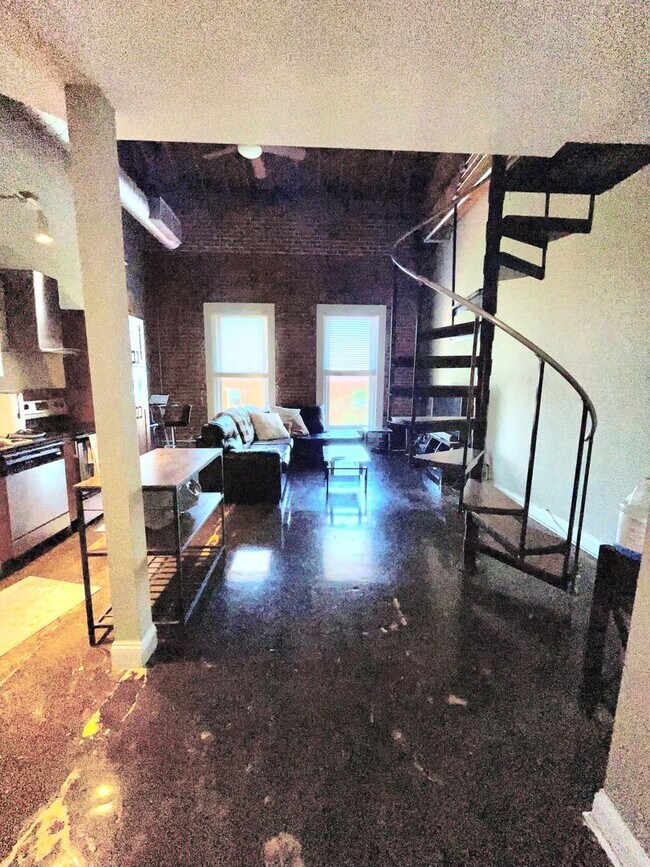 Building Photo - Loft Apartment in Rivermarket