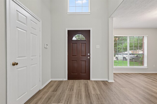 Foto del edificio - 6915 Great Oaks Shadow Dr