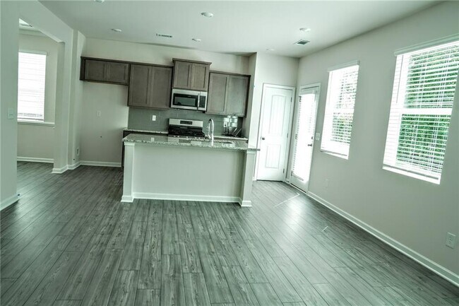 Foto del edificio - 79 Pineview Dr